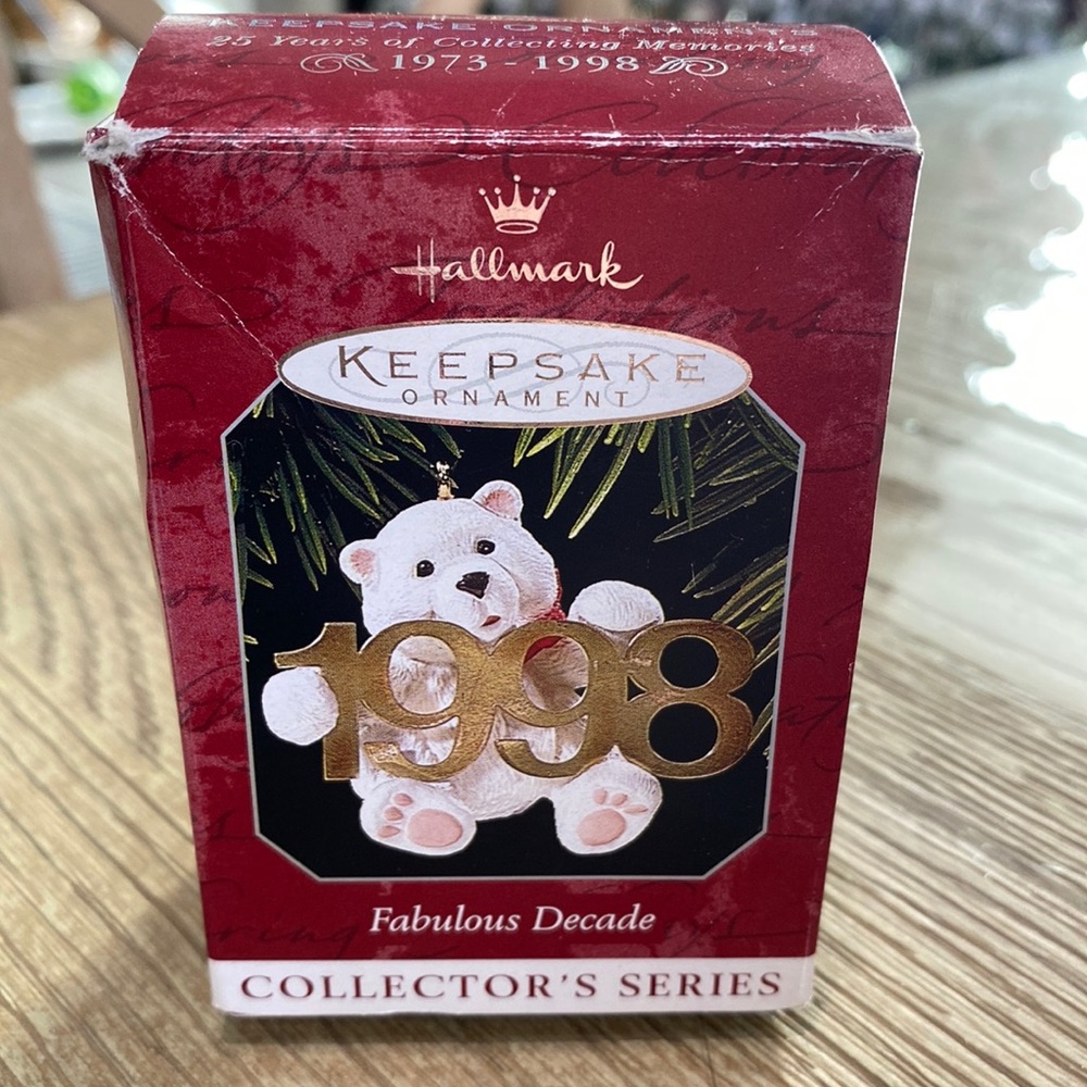 1998 Hallmark fabulous decade ornament Xmas Decor polar bear